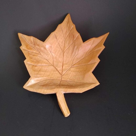 Maple Leaf Wood Trinket Candy Dish Hand Carved Canada Fall Autumn Decor - Picture 1 of 6